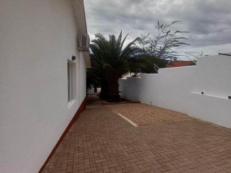 Modern Neat House to Let - Photo 8