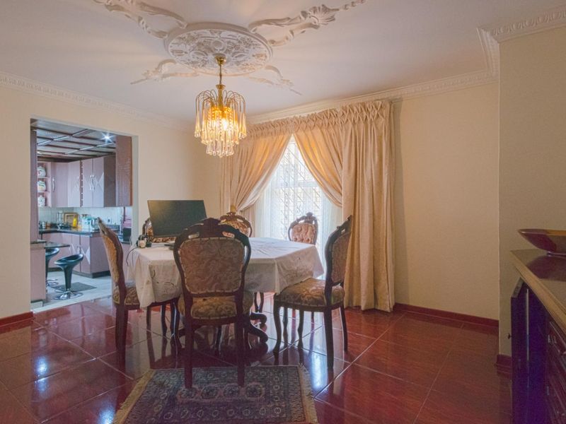 4 Bedroom house for Sale in Diepkloof Ext  - Selling Price is Negotiable - Photo 7
