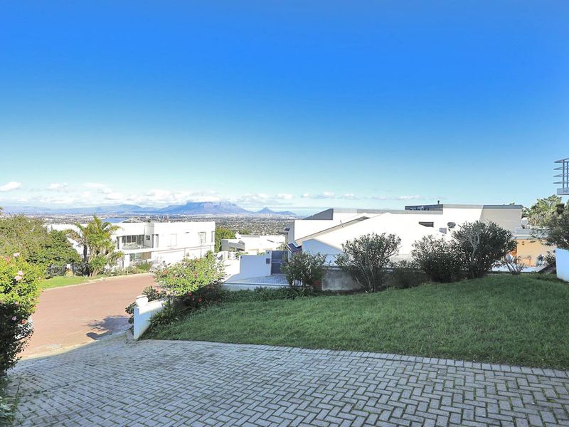 5 Bedroom residence with the grandest of views - Photo 5