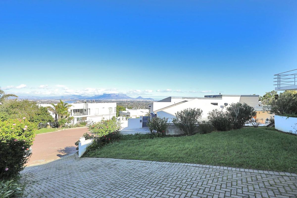 5 Bedroom residence with the grandest of views - Photo 5