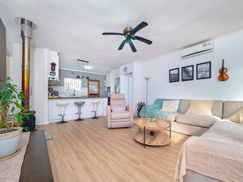 Freestanding 3-Bedroom Home with Separate Entrance - Photo 3