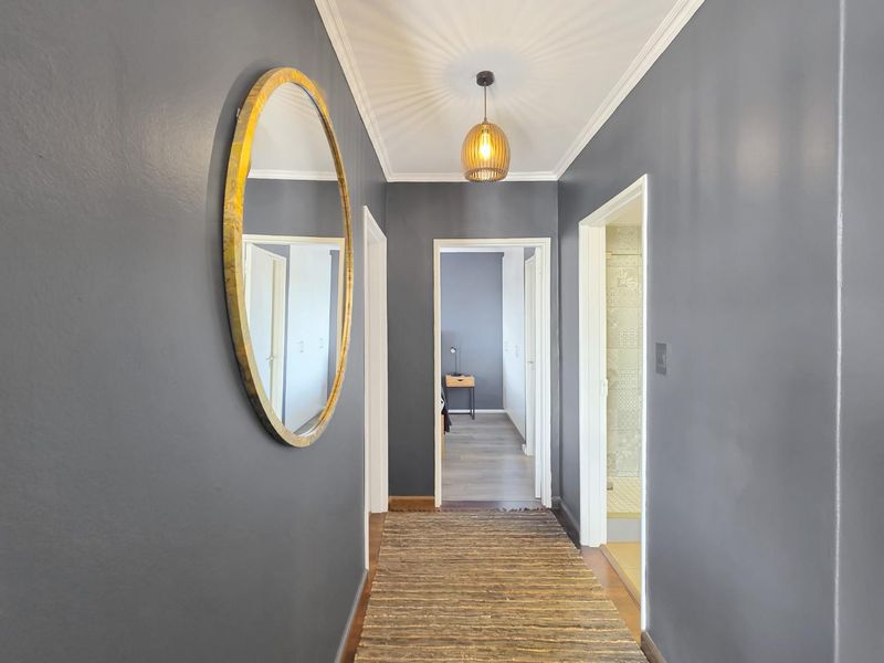 Woodstock's Finest: Contemporary Two-Bedroom Apartment with Urban Charm - AirBnB Friendly - Photo 3