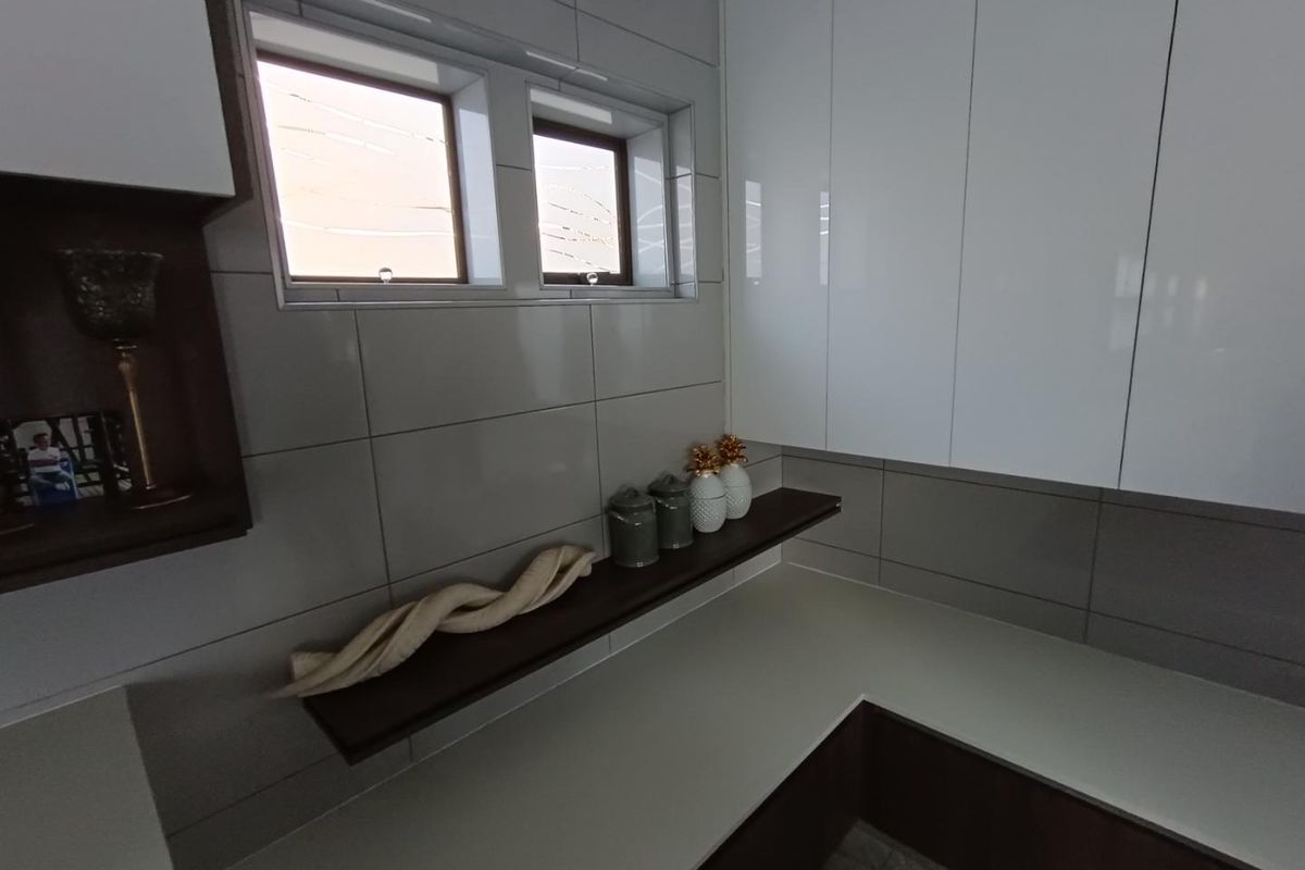 MIDSTREAM SECURITY ESTATE - 5 BEDROOMS - 4.5 BATHROOMS - 4 GARAGES - Photo 4