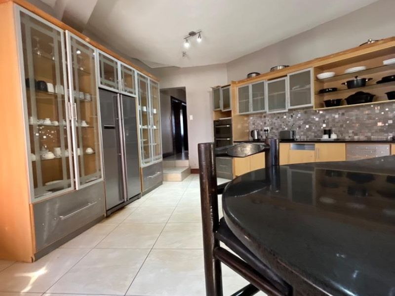 🏛️ FOR SALE | AUASBLICK Double STORY LUXURY HOME Erf Size 750 square meters N$8,454 000 | Excl. costs  6 Bed | 3 Bath | 3 living Areas | - Photo 8