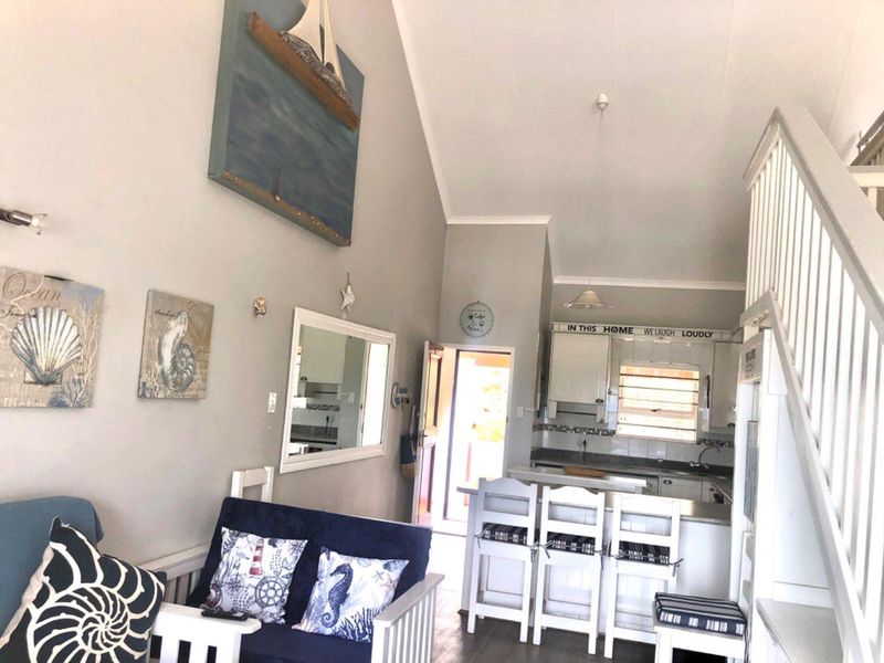 Coastal living 3 bedroom - Photo 3