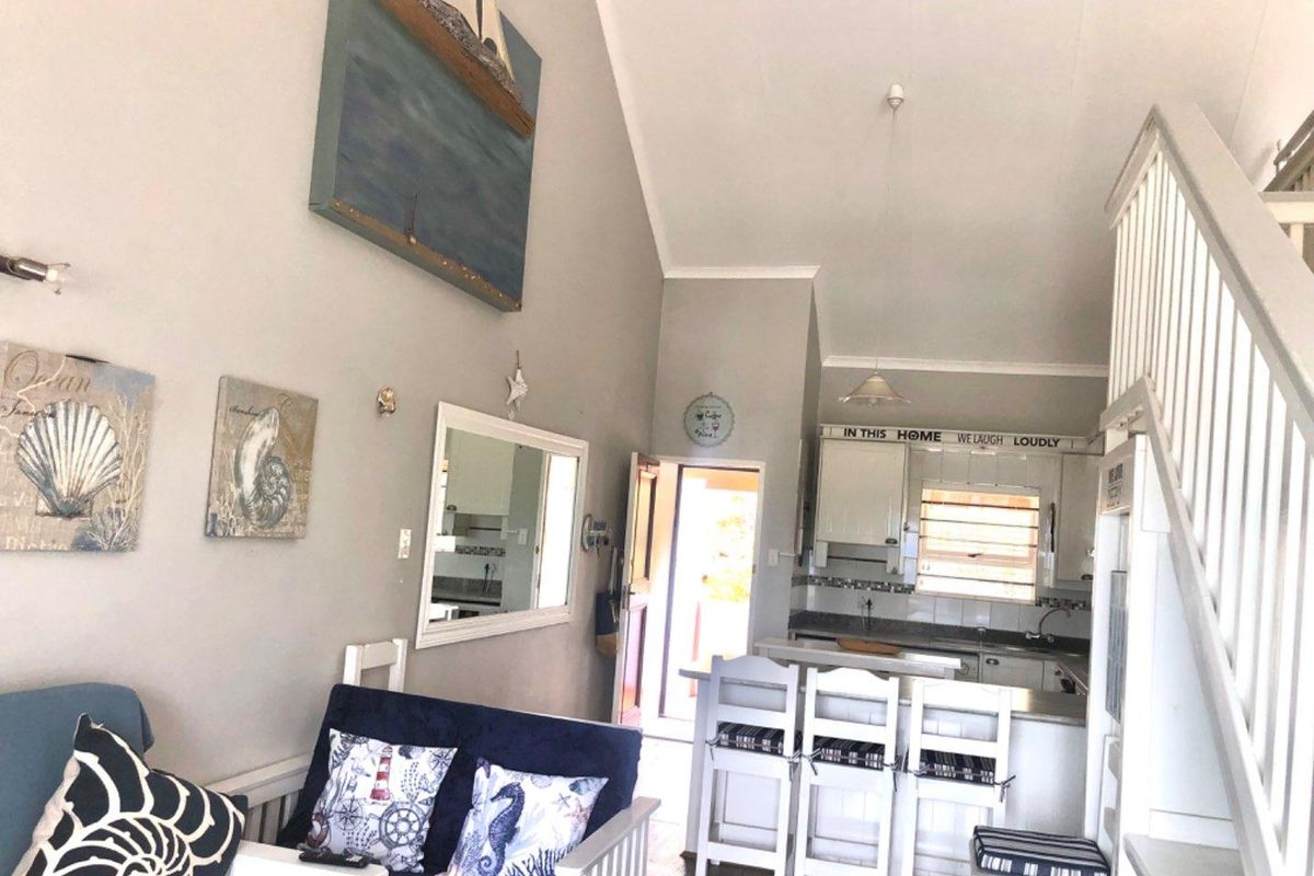 Coastal living 3 bedroom - Photo 3