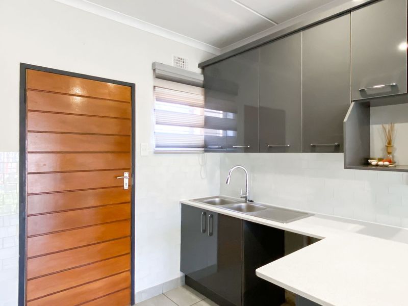 A Modern 3 Bedroom Double-Storey Family Home in Leopard’s Rest - Photo 7
