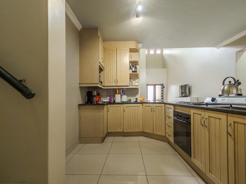Four bedroom home in Security Estate - Olympus - Photo 7