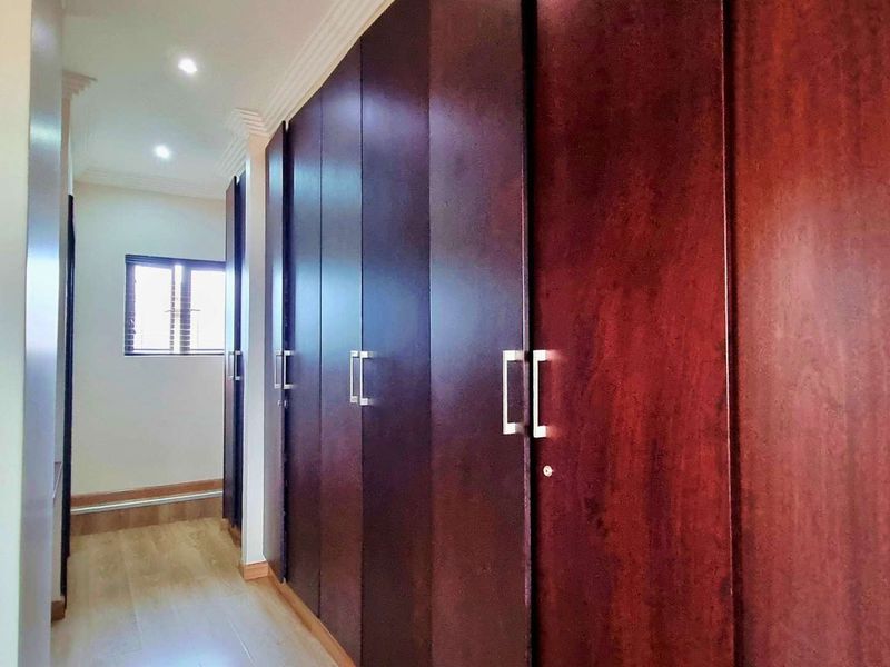 202m2 3 Bedroom Split-Level Townhouse with Garden for Sale in Izinga - Photo 8
