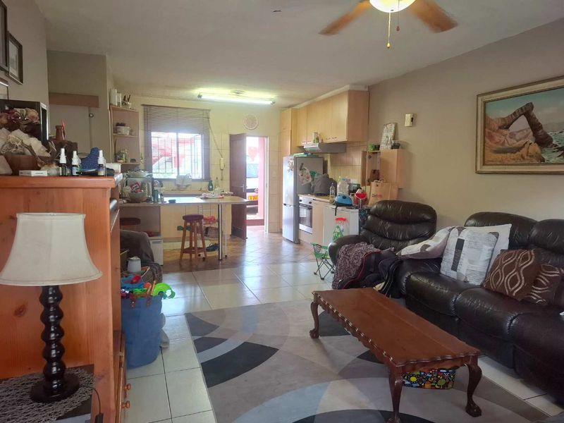 LOVELY ONE LEVEL UNIT IN A SECURE COMPLEX. - Photo 3