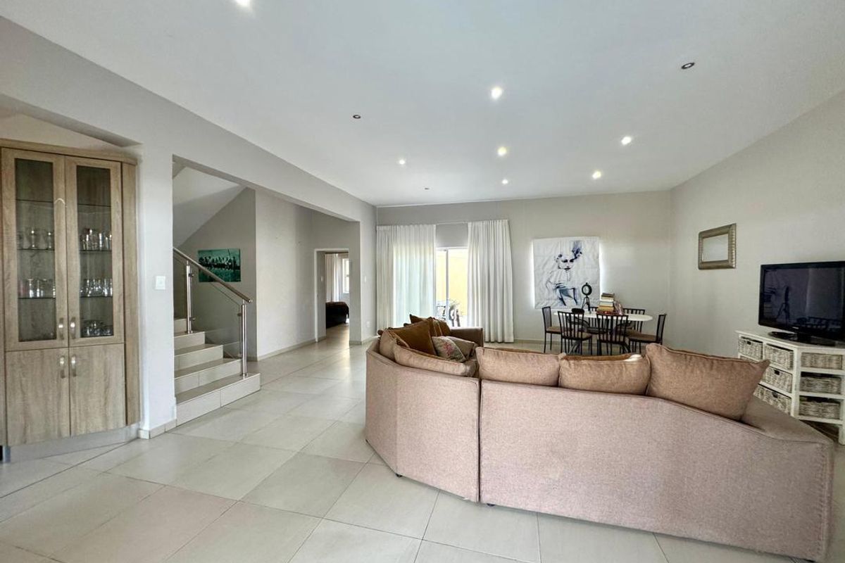 House for Sale in Elisenheim - Photo 2