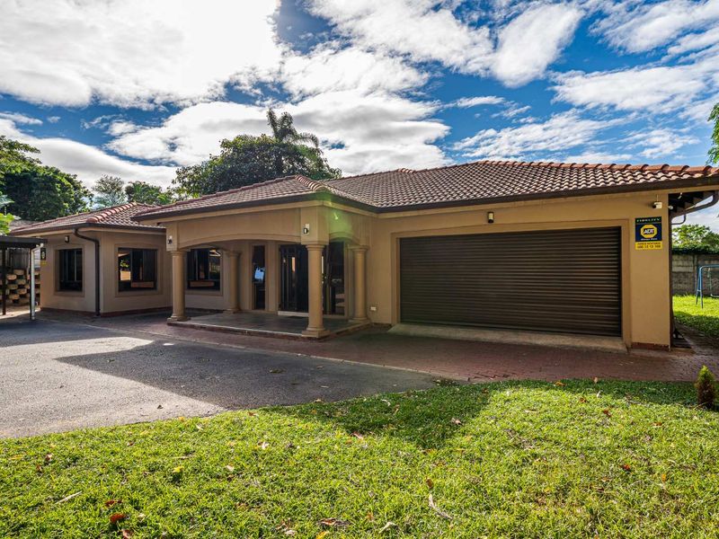 EXQUISITE 4 BEDROOM HOME IN SOUGHT AFTER AREA - Photo 3