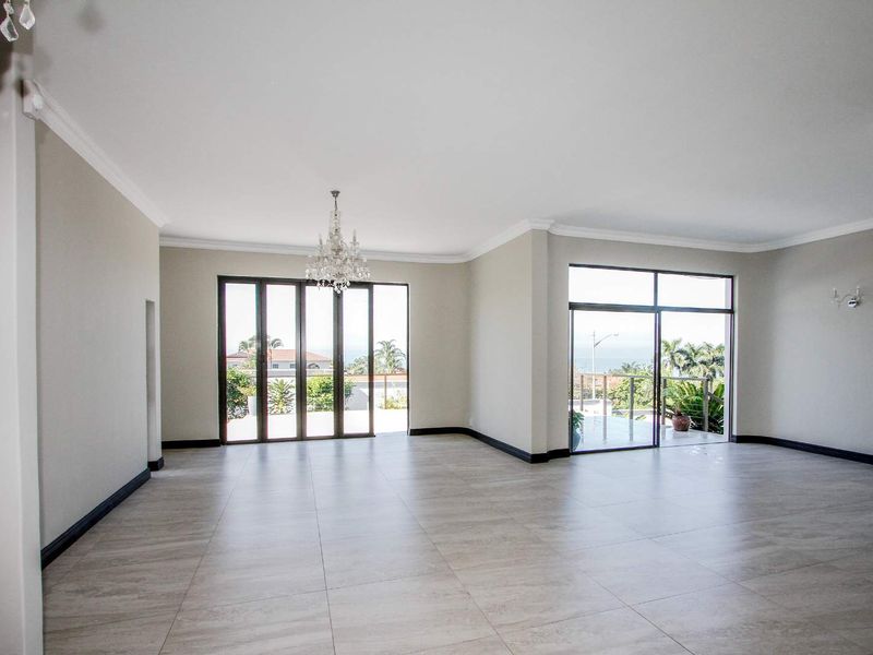 Beautifully renovated 6 bedroom home with breath taking sea views - Photo 4