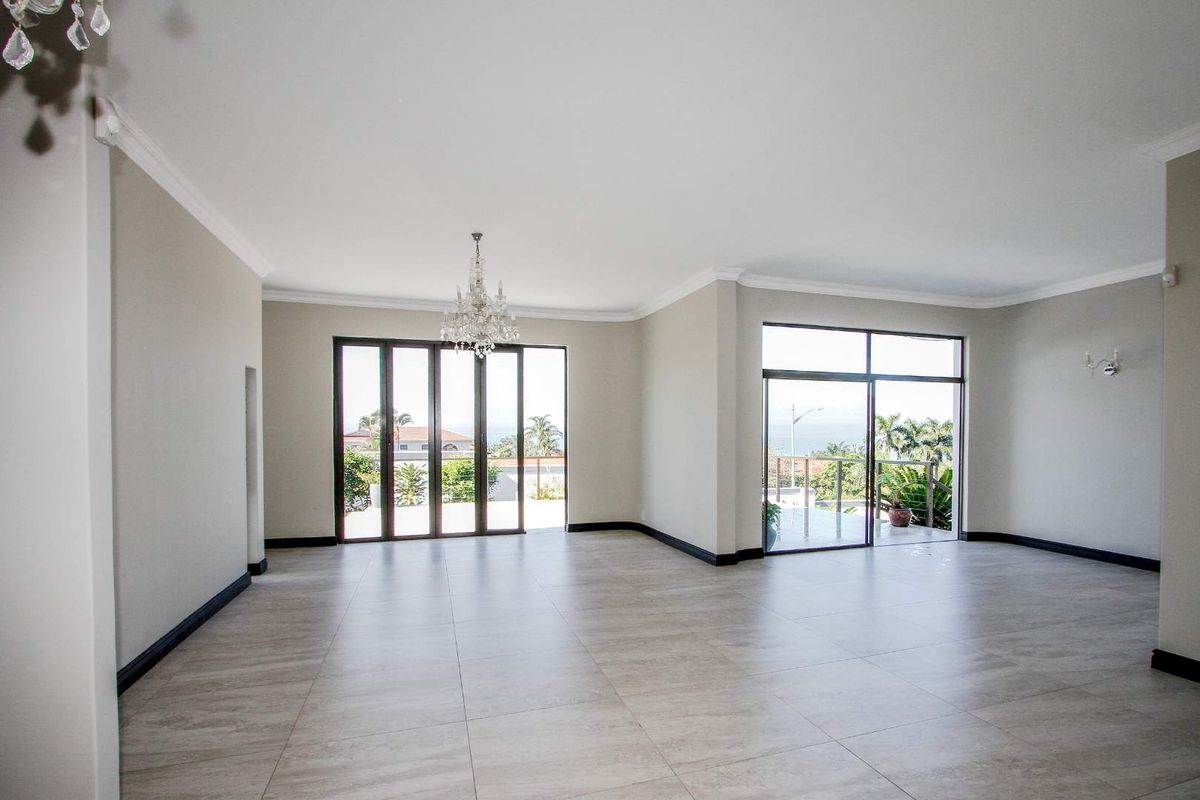 Beautifully renovated 6 bedroom home with breath taking sea views - Photo 4