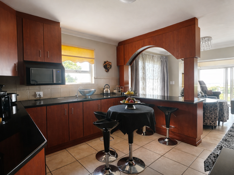 Panoramic Views in Prestigious Hillsboro - Photo 3