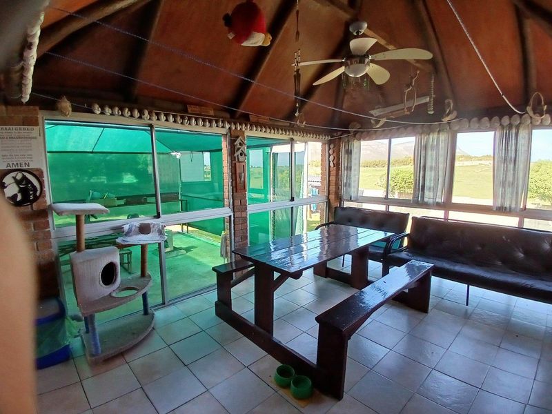 2 HUGE LIVING AREAS AS WELL AS 2 SHADED AREAS - Photo 5