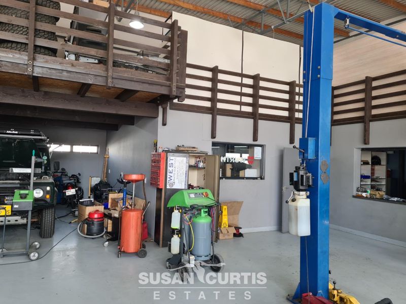 Well-Located Workshop - Photo 7