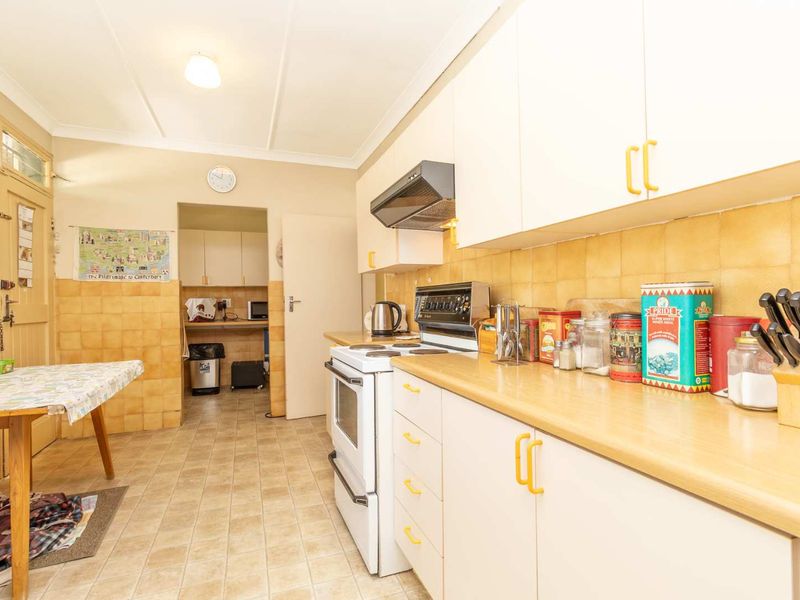 Well built and much loved home looking for new owner! - Photo 8