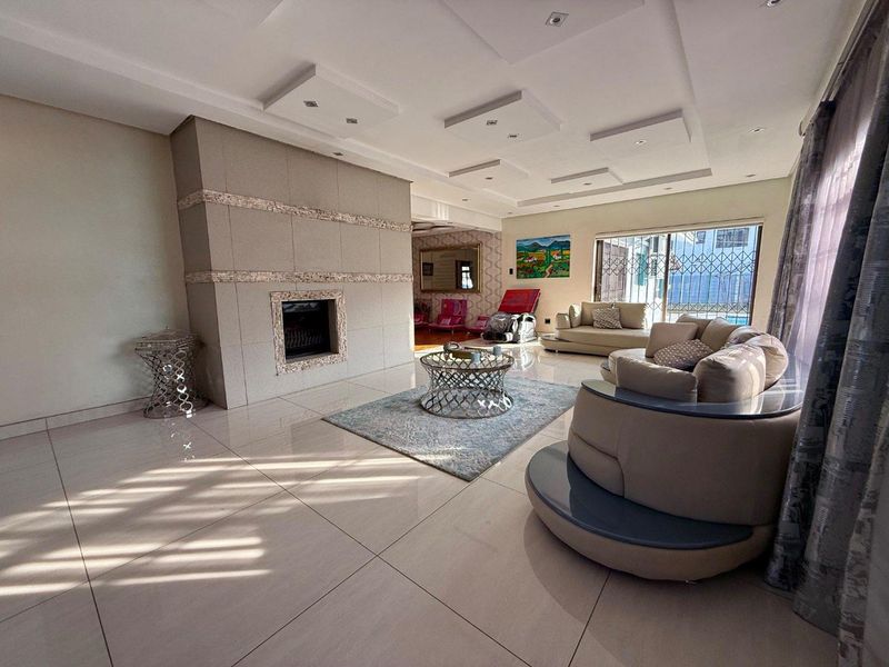 4 bedroom House for sale In vryheid - Photo 4