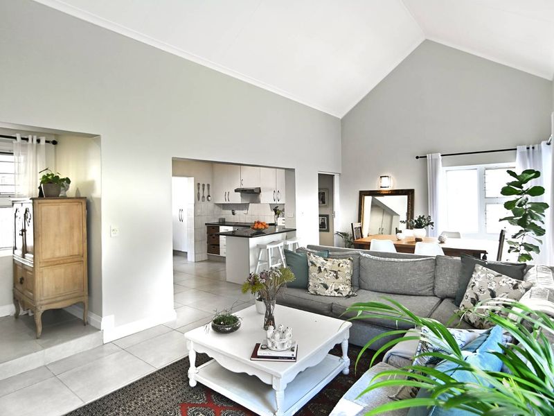 Elegant Family Home in Excellent Estate - Photo 7