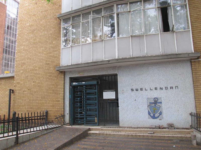 VERY BEAUTIFUL , NEAT AND CLEAN [2.5 ] TWO AND HALF BEDROOMS APARTMENT FOR SALE IN SUNNYSIDE  BARGAIN - Photo 2