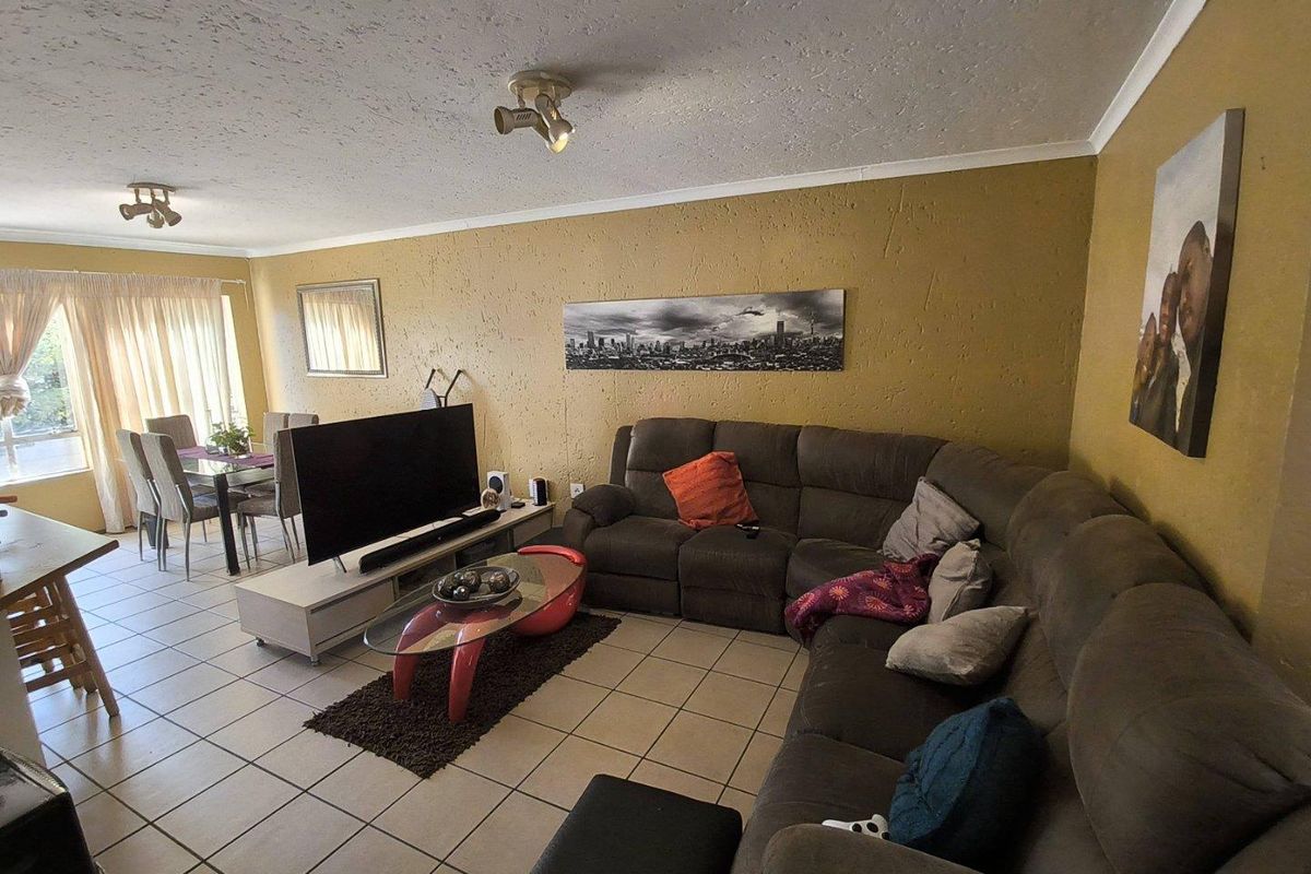 Serene & Central: Peaceful 2-Bedroom Apartment in the Heart of Birchleigh - Photo 5