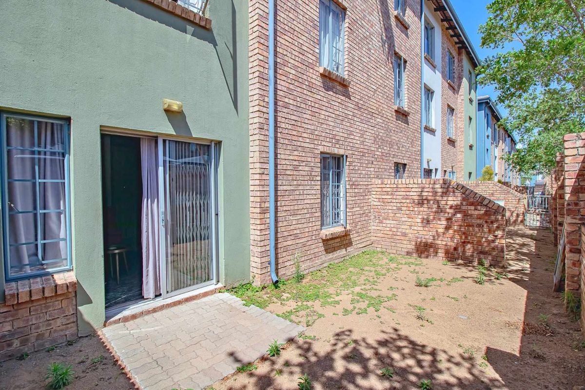 Modern 2 bedroom starter apartment in Rooihuiskraal north - Photo 4