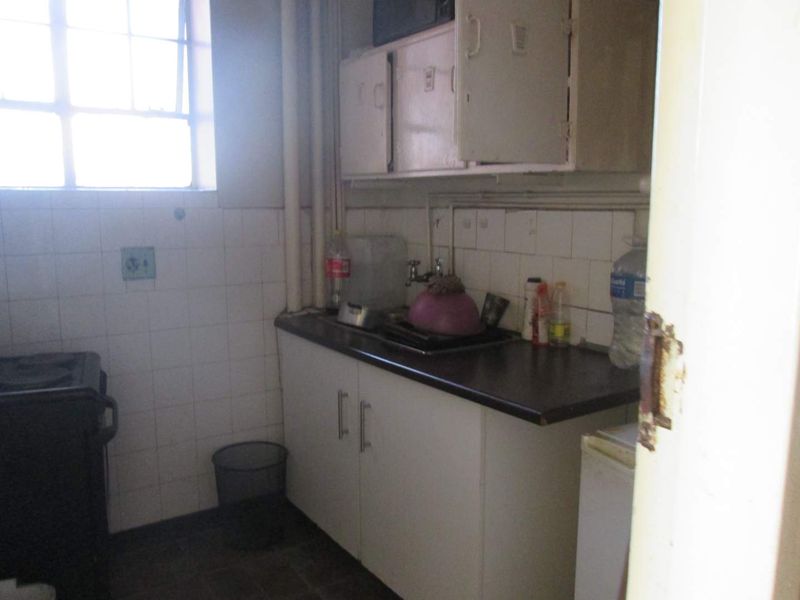 A VERY NEAT AND CLEAN BEAUTIFUL BACHELOR FLAT FOR SALE IN PRETORIA  CENTRAL - Photo 5
