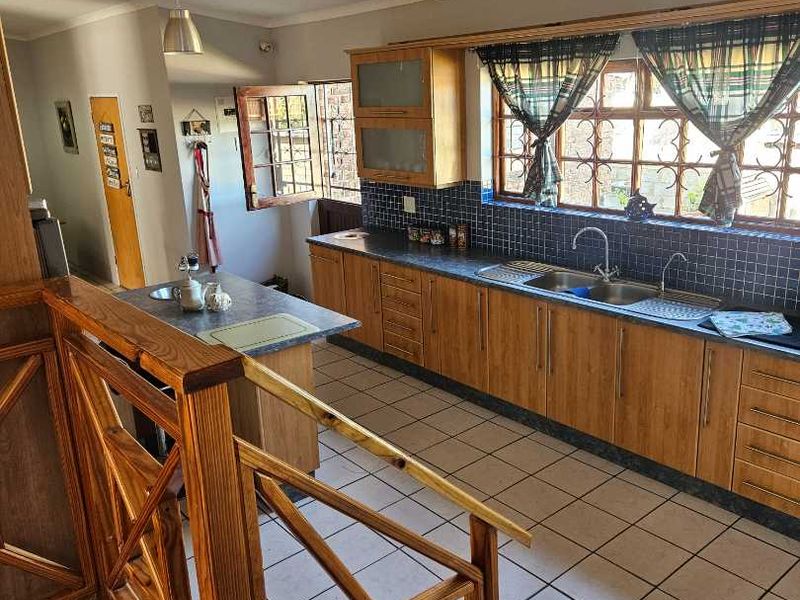 5 Bedroom home for sale in Fairbridge Heights, Uitenhage - Photo 9