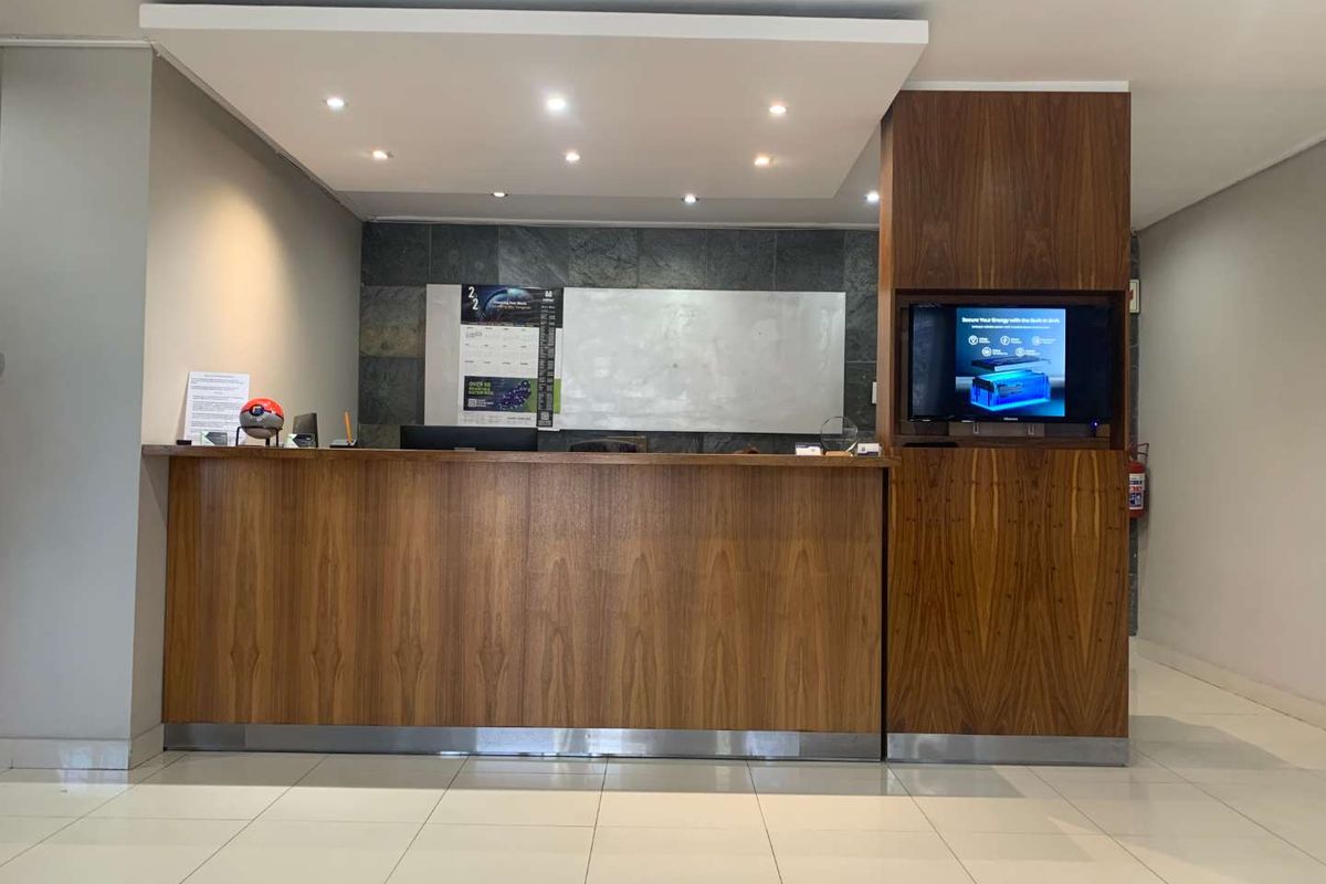 Convenient Ground Floor Offices with Secure Garages & Storage - Photo 2