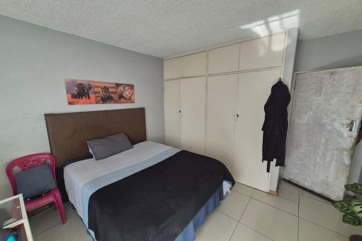2.5 apartment for sale in Sunnyside - Photo 2