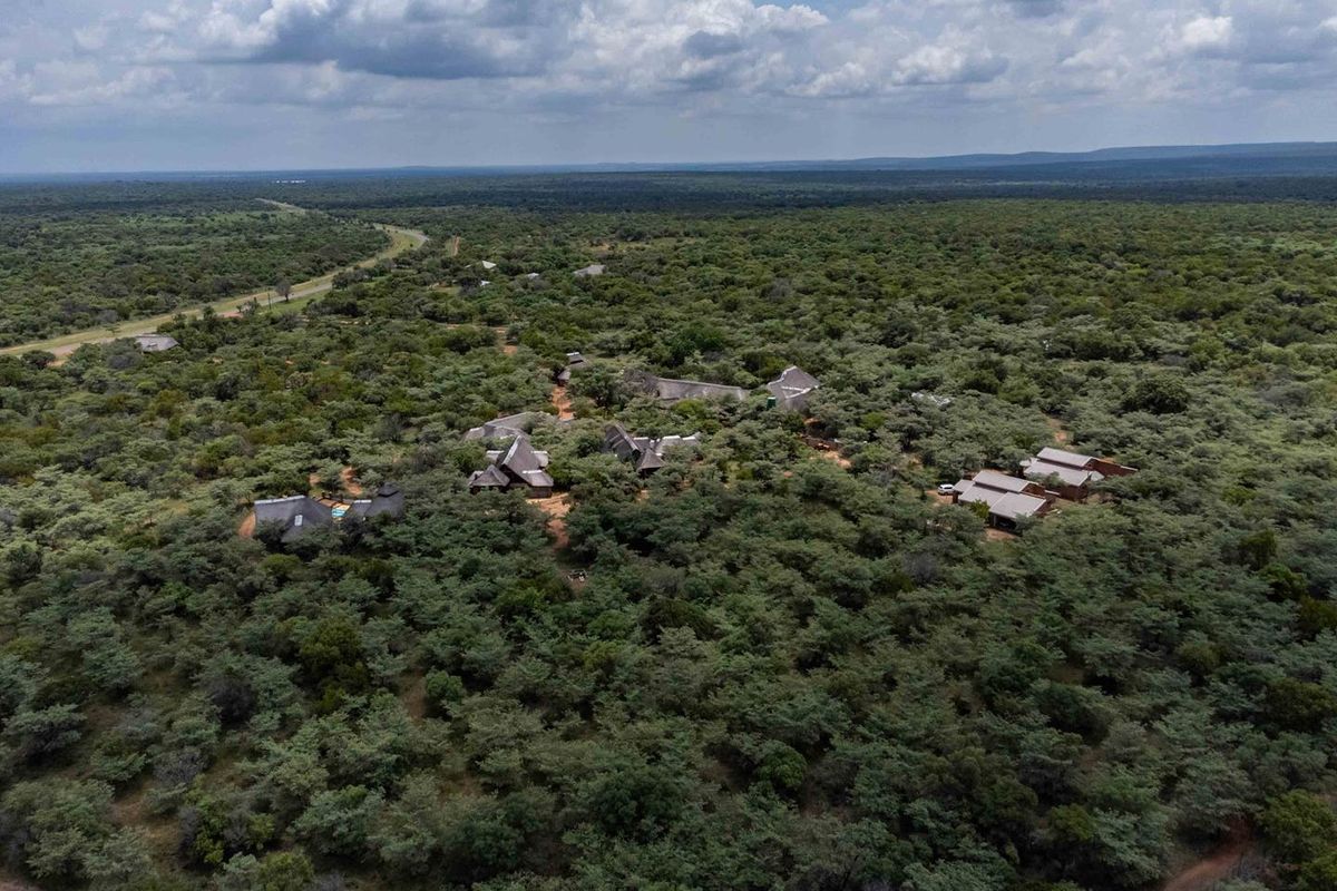 BEAUTIFUL LODGE IN DINOKENG GAME RESERVE - Photo 4