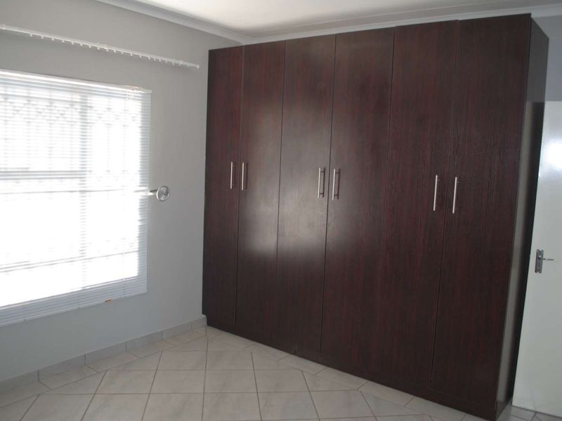 Charming Secure Complex Townhouse unit for sale (Exclusive Mandate) - Photo 7
