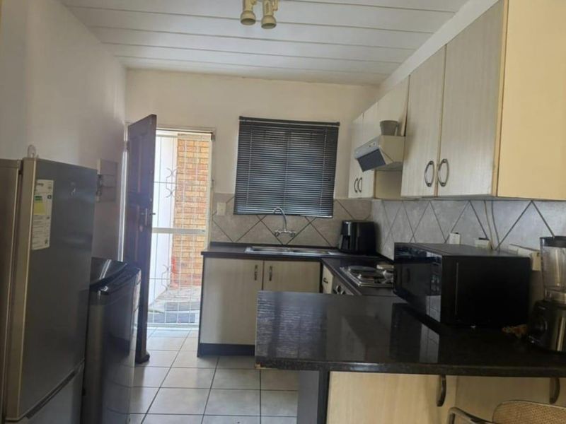 2 Bedroom House For Sale! - Photo 2