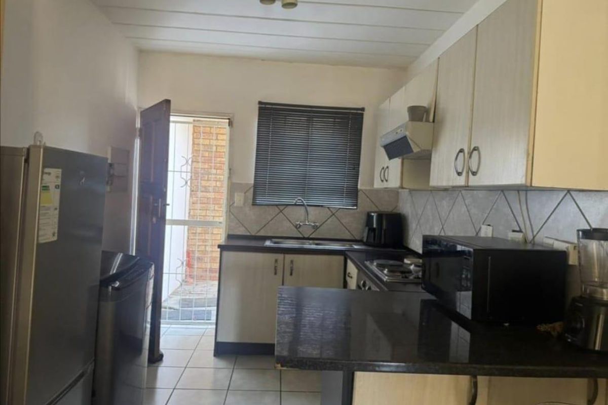 2 Bedroom House For Sale! - Photo 2