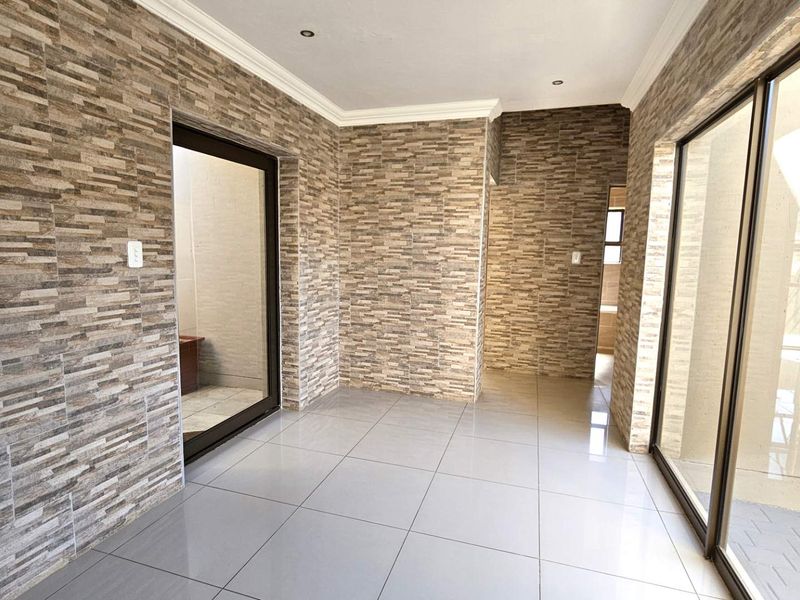 MODERN 3 BEDROOM HOUSE IN LELOKO LIFESTYLE ESTATE - Photo 3