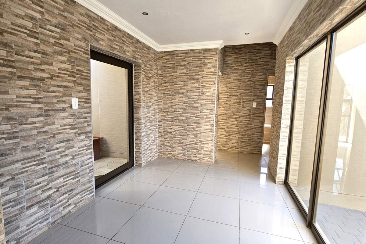 MODERN 3 BEDROOM HOUSE IN LELOKO LIFESTYLE ESTATE - Photo 3