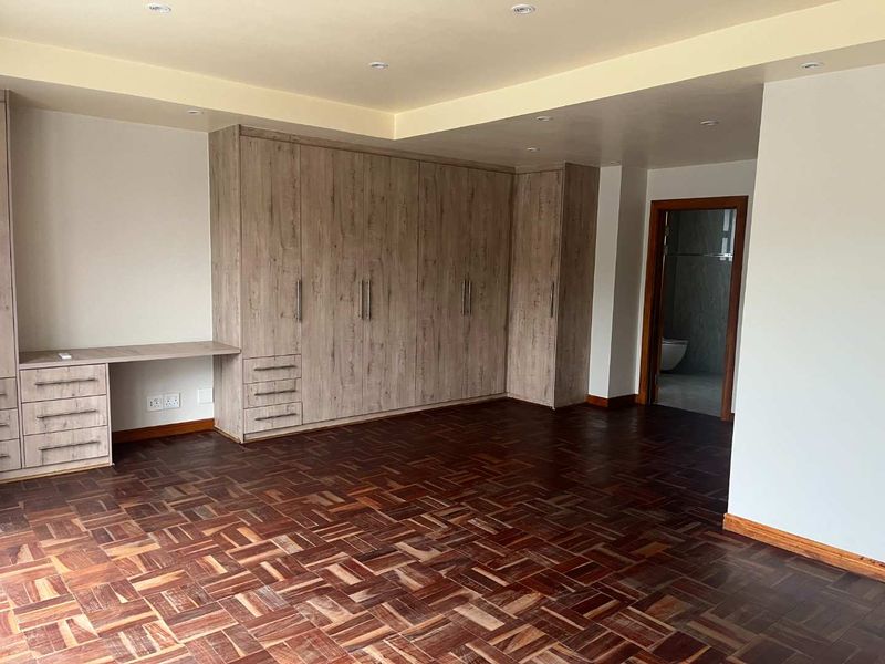 Luxury 5 Bedroom Modern Home for Sale in Bedfordview Estate – Pool, Balconies & Premium Finishes - Photo 8