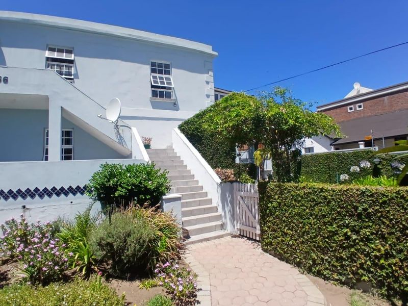 Charming 2-Bedroom Duplex in Prime Location - Photo 5