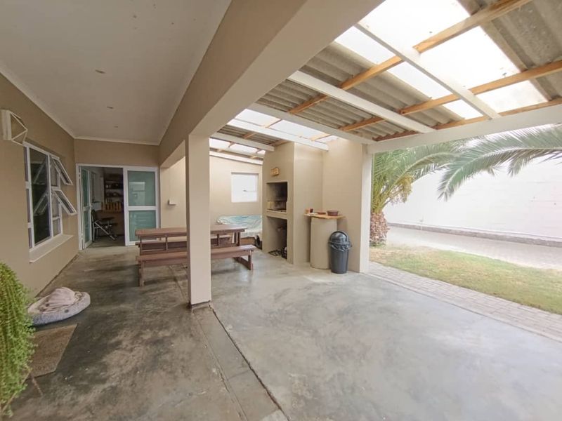 Beautiful home with Flatlet - Photo 10