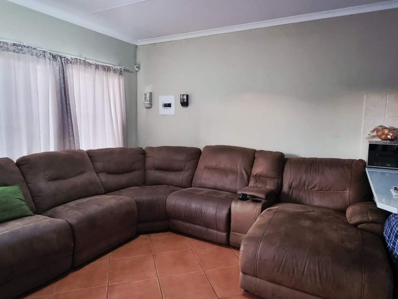 Pioniers park 2 bedroom townhouse For sale - Photo 2