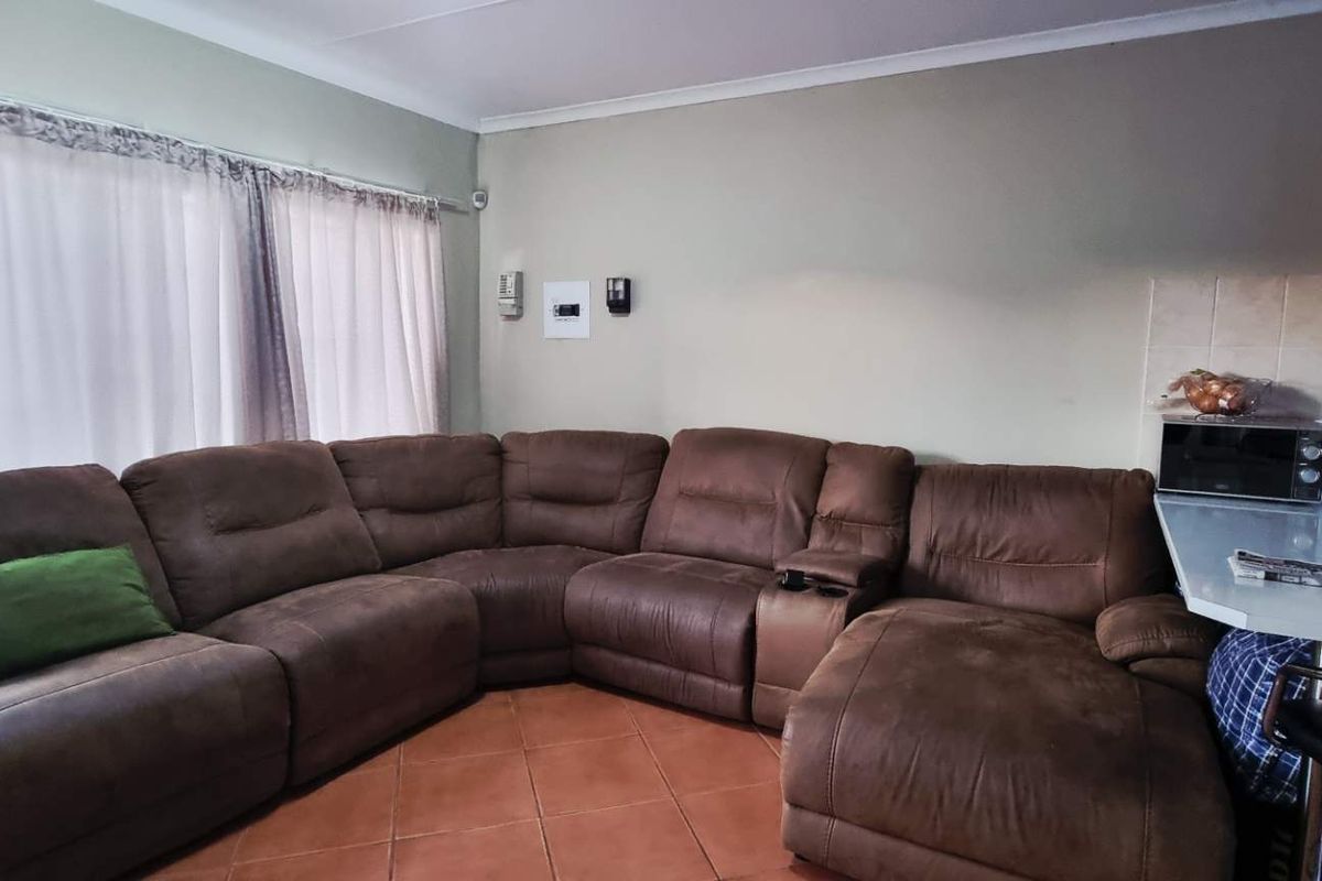 Pioniers park 2 bedroom townhouse For sale - Photo 2