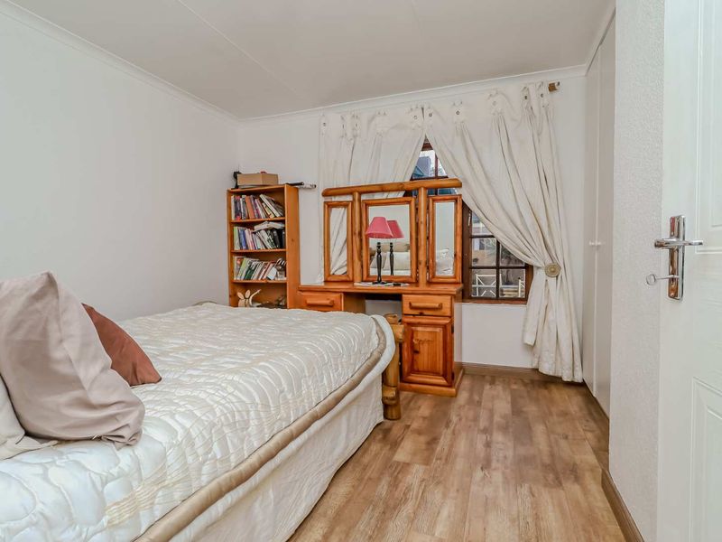 Charming 3-Bedroom Cluster Home in a Safe, Peaceful Complex - Photo 10