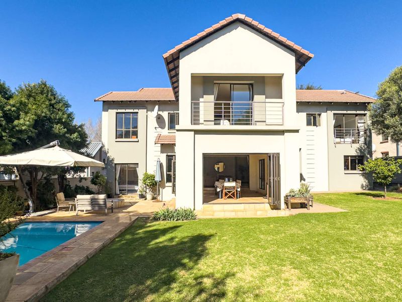 Exclusive Mandate - a Family home like no other - Photo 2