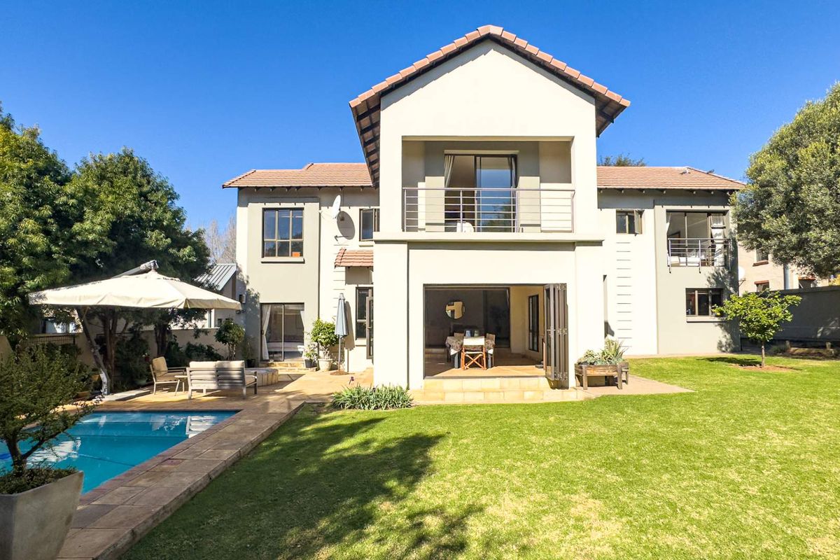 Exclusive Mandate - a Family home like no other - Photo 2