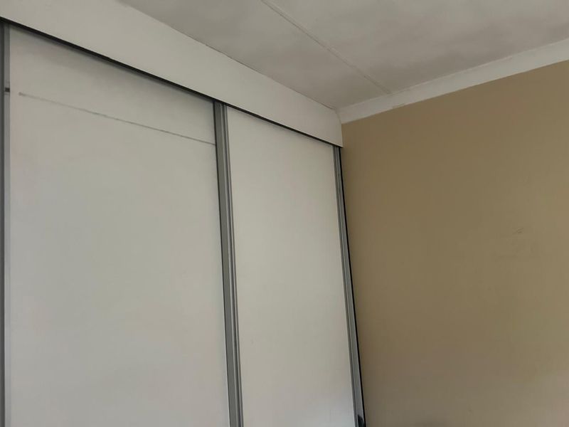 Clayville - R 850 000 with 2 beds, 1 bath - Photo 10