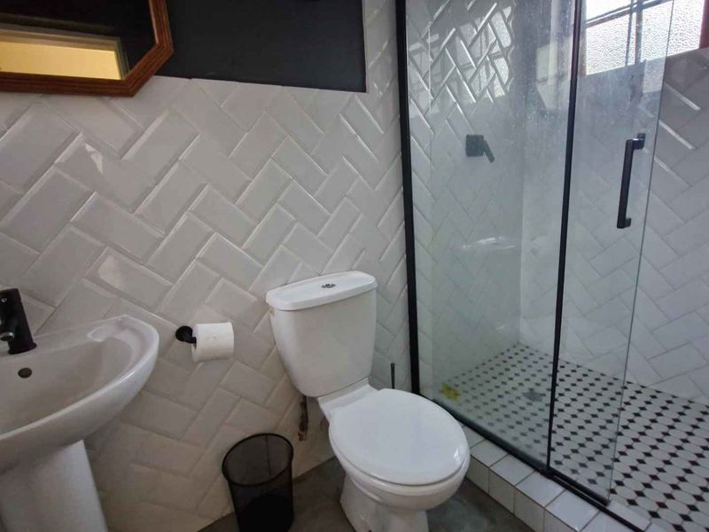 QUAINT AND CLASSY! - Photo 6