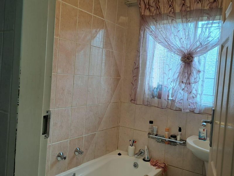 Charming and well maintained family home nestled in a peaceful neighborhood in Clarina - Photo 7