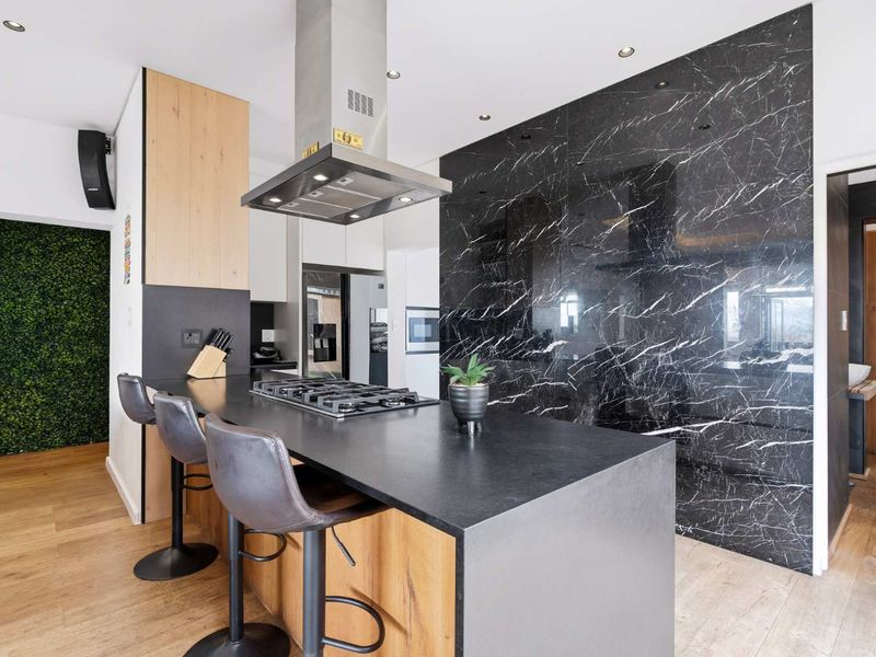 High-performing hospitality asset with strong annual turnover in a prime Cape Town growth node - Photo 7