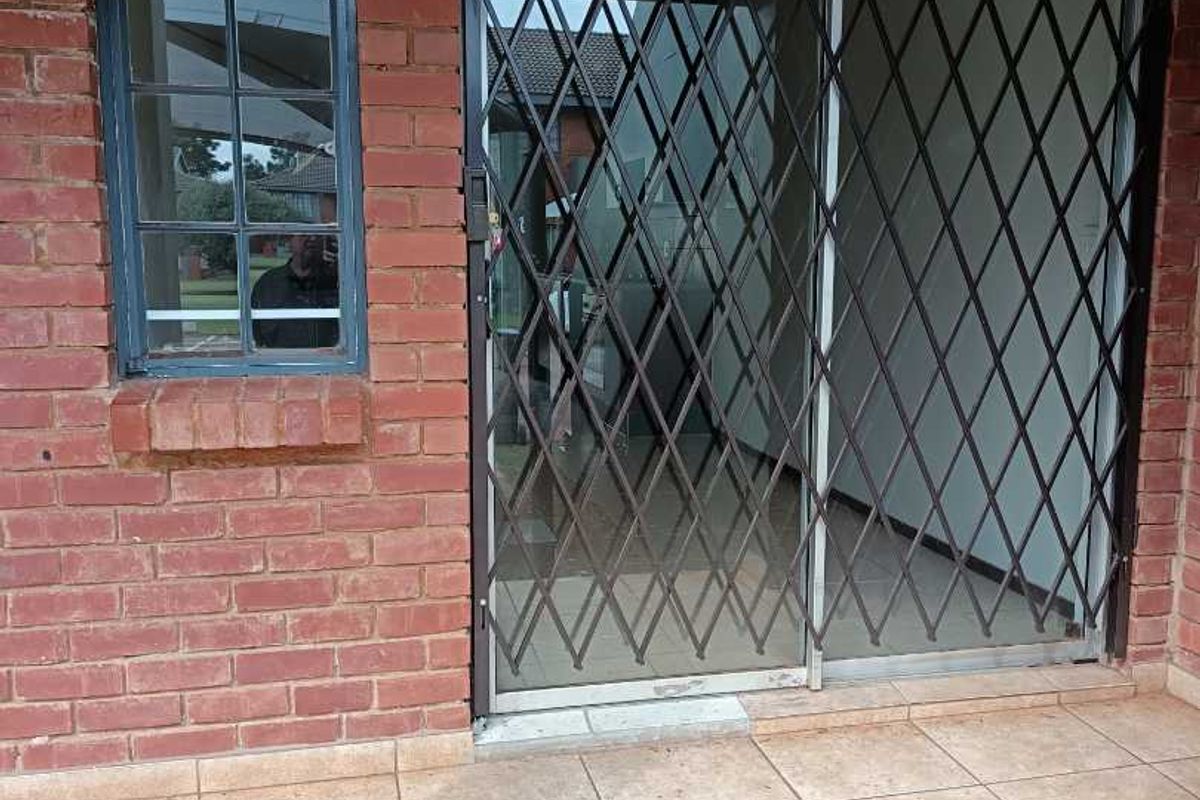 Ground Floor Apartment to Rent in Theresapark Estate | R5 300 - Photo 2